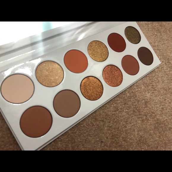 Kylie Jenner Cosmetics - Picture 2 of 4